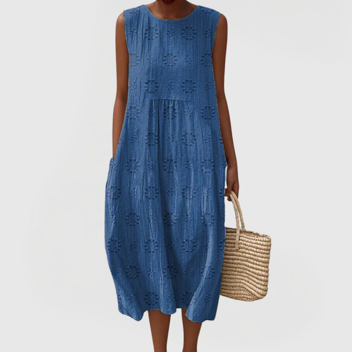 Versatile women's elegant sleeveless summer dress featuring convenient pockets; perfect for casual outings.