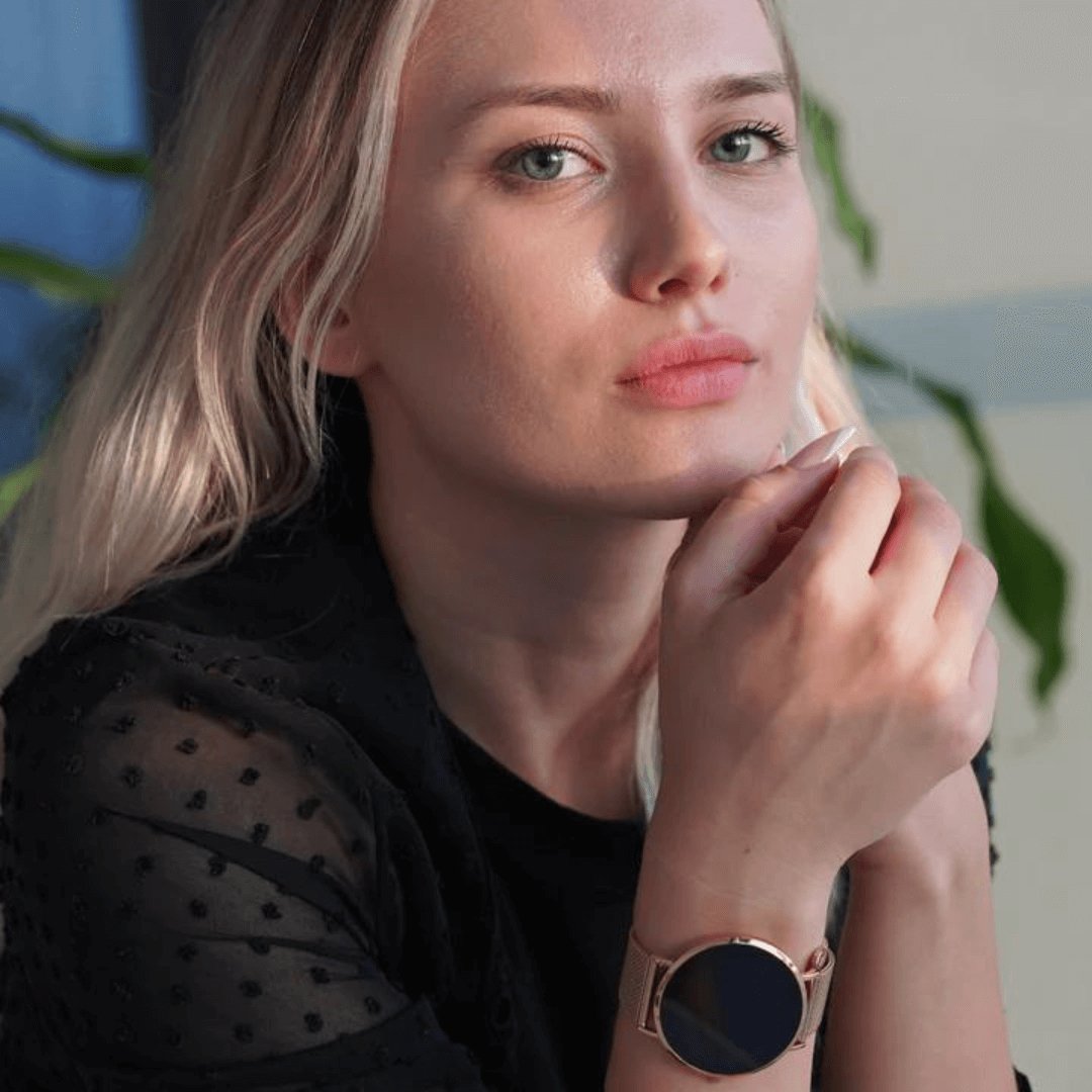 Smartwatch for women with advanced health tracking: heart rate, steps, sleep. Elegant rose gold.