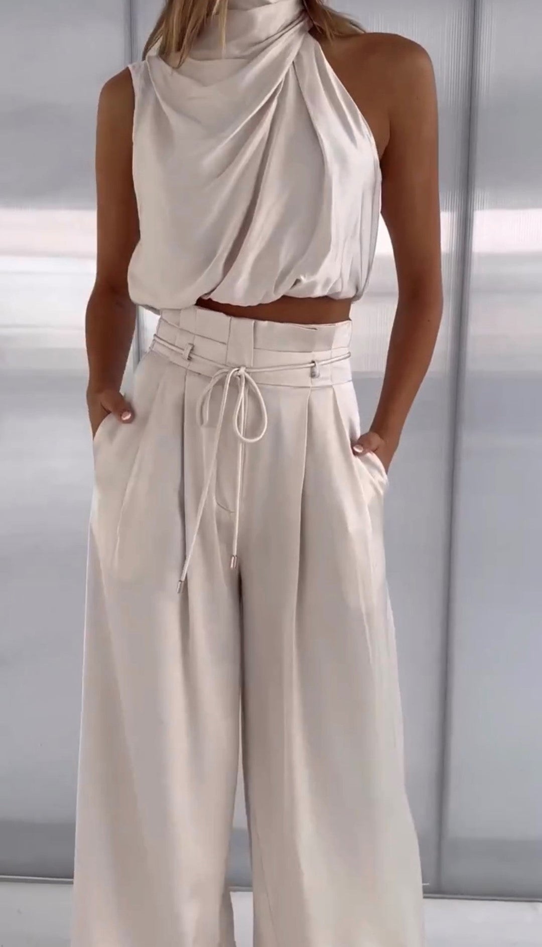 Women's elegant two-piece loungewear set in cotton linen blend. Chic matching blouse and trousers for comfort and style.