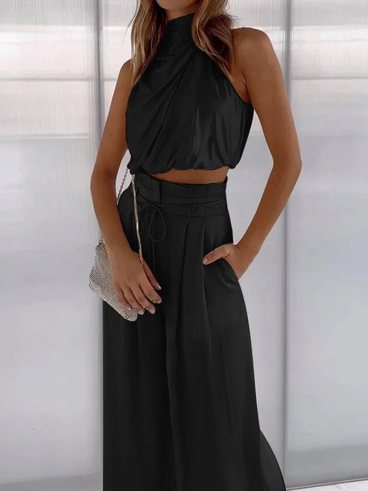 Versatile women's cotton linen two-piece set, ideal for casual lounging or an elegant day out. Matching blouse & pants.