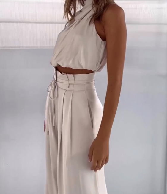 Women's elegant two-piece cotton linen set. Comfortable loungewear suitable for everyday wear, chic and stylish fashion.