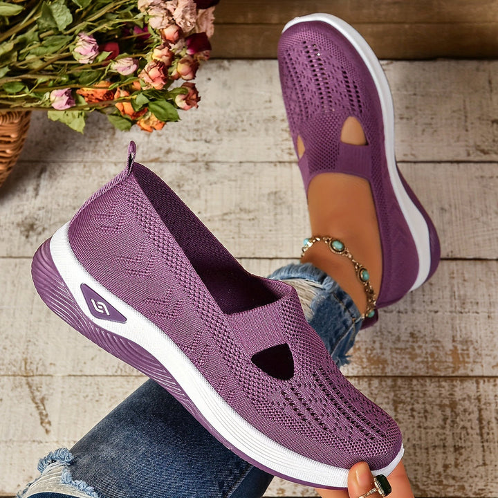 Lightweight ergonomic women's sneakers, ideal for daily wear, travel, and cushioned walking comfort.