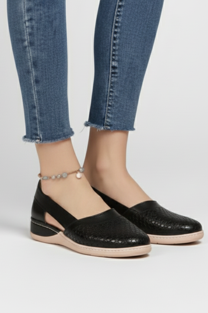 Versatile women's daily wear shoes, offering comfort and style for any casual occasion.