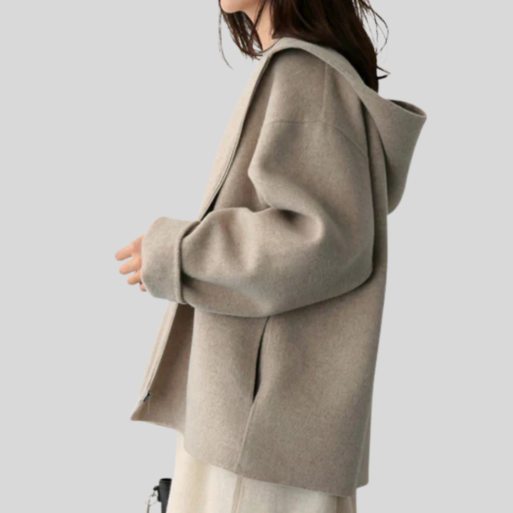 Stylish women's hooded zipper jacket with long sleeves, ideal for comfortable and versatile everyday fall fashion.