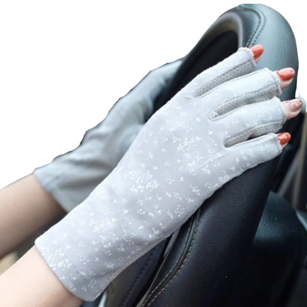 Women's elegant UV protection gloves, a stylish outdoor accessory for superior sun safeguard.