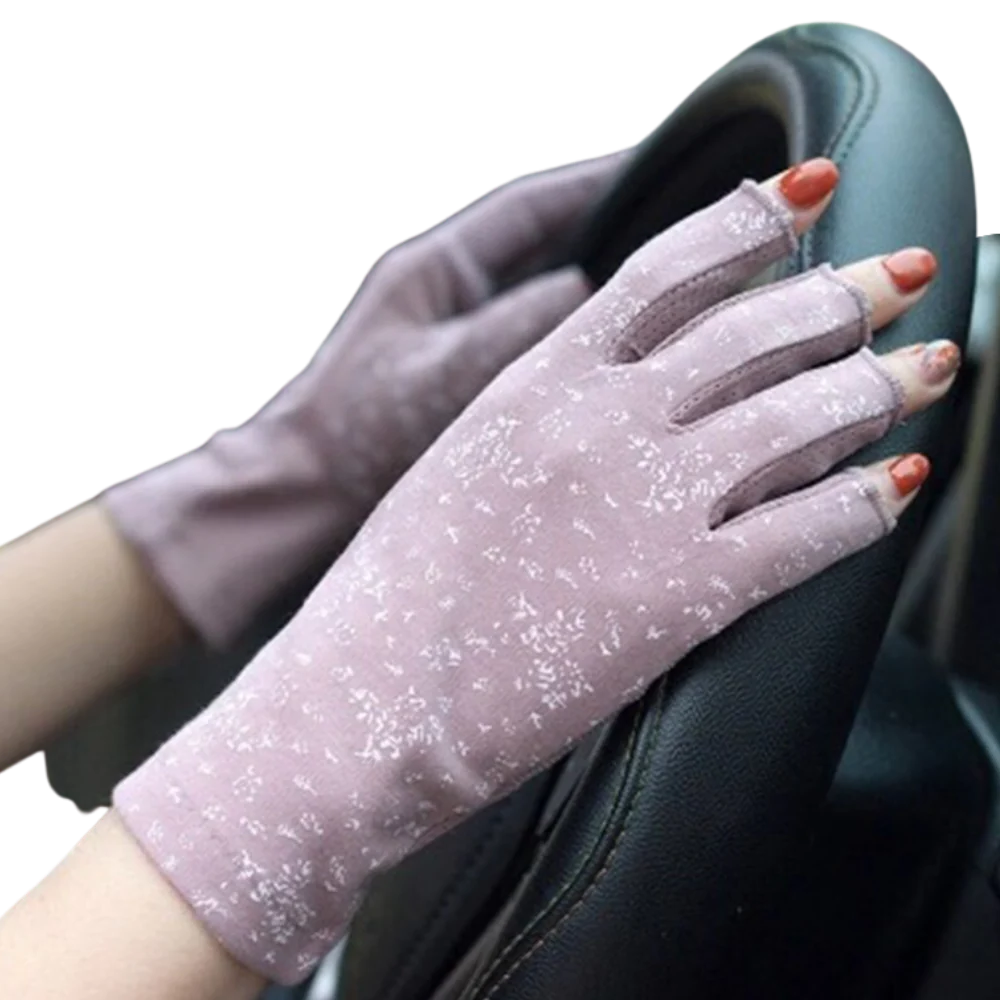Close-up of lightweight women's UV protection gloves, ensuring comfortable sun safeguard for hands.