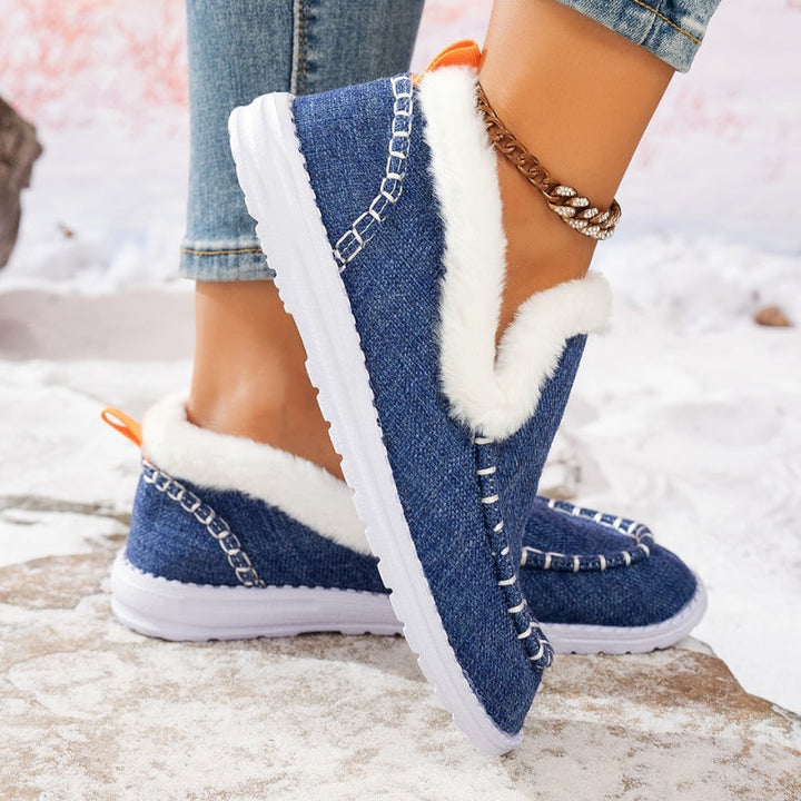 Comfortable women's fur-lined loafers, great for indoor and outdoor wear, made of faux suede