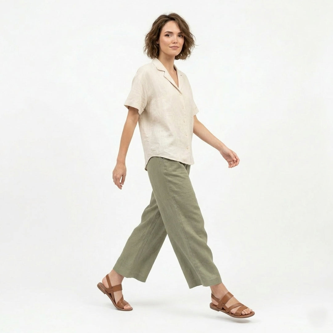 Everyday women's flat sandals. Effortless comfort with stylish crossover straps & open-toe design.