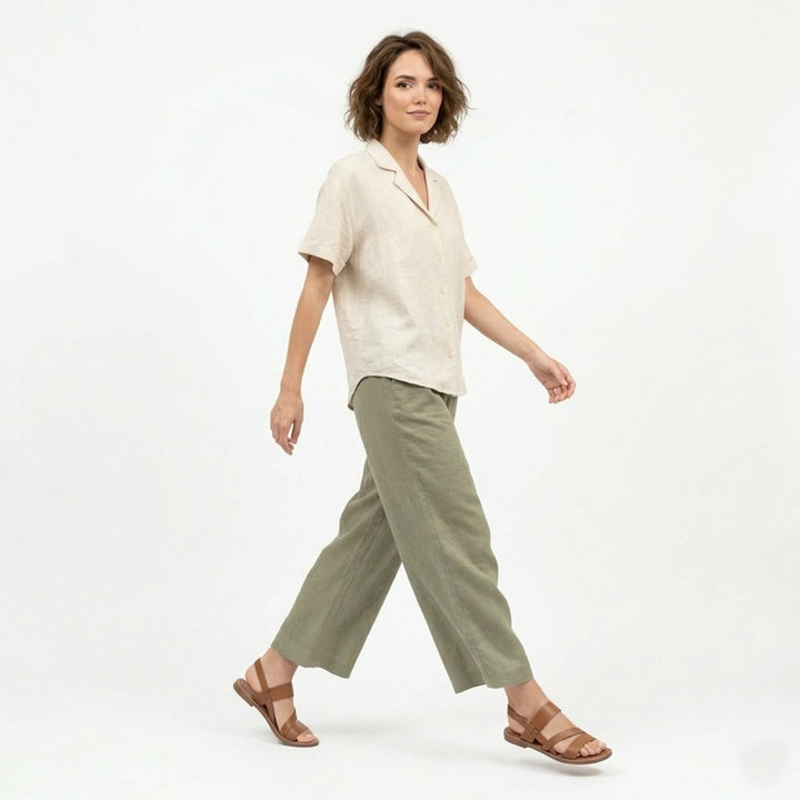 Everyday women's flat sandals. Effortless comfort with stylish crossover straps & open-toe design.