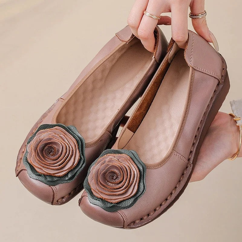 Casual women's loafers featuring intricate floral appliqué and comfort.