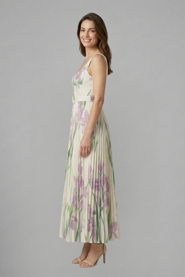 Women's chic floral maxi dress, square neck, sleeveless, with a graceful pleated skirt.