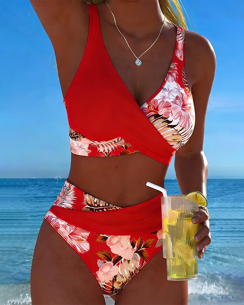 Gorgeous floral print women's swimsuit, a two-piece bikini for trendy beach days.