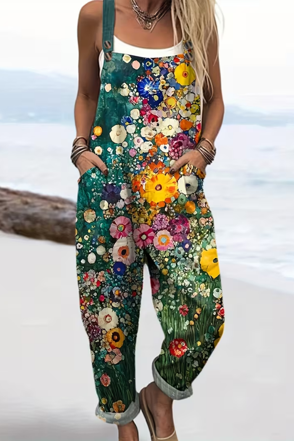 Stylish women's casual floral suspender jumpsuit. Perfect for spring/summer, everyday wear or a relaxed vacation outfit.