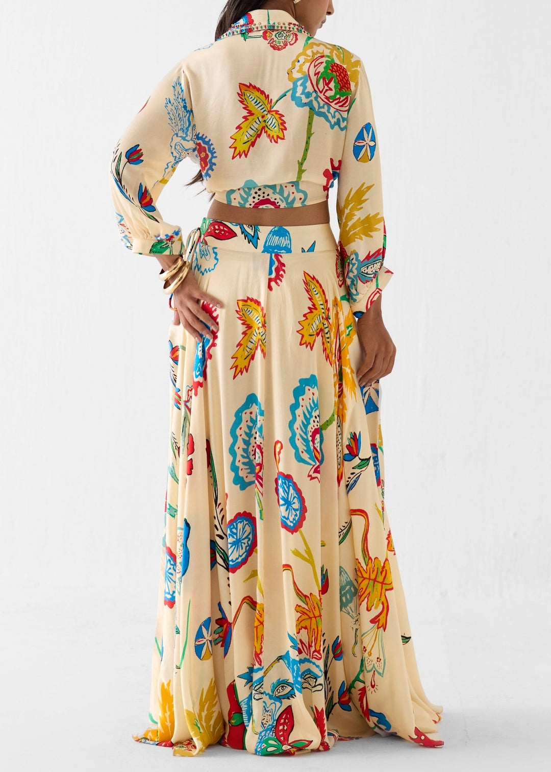 Elegant women's two-piece floral set with tie-front top & flowing maxi skirt for vacation.