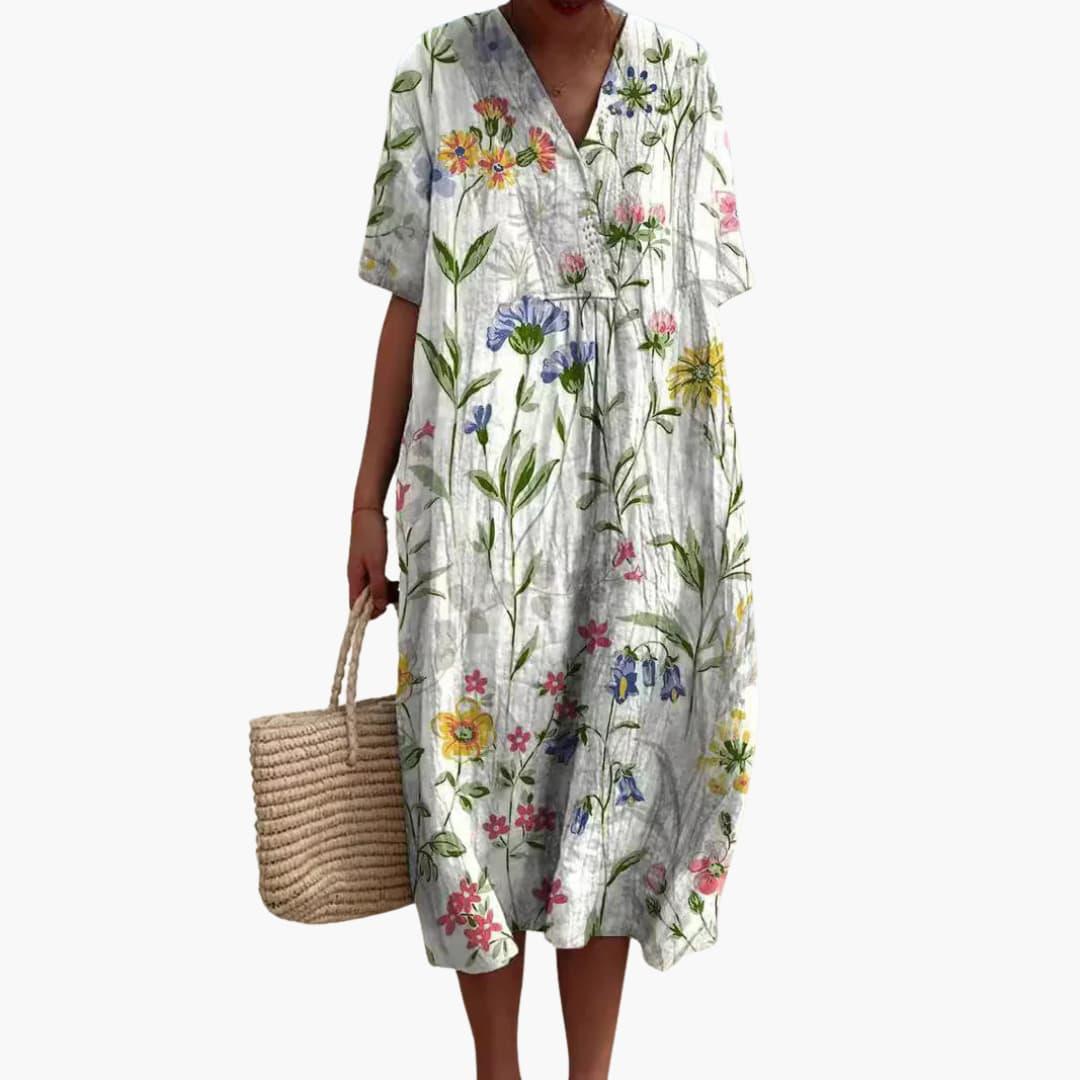 Stylish women's summer dress: floral print, V-neck, short sleeves, oversized midi length, perfect for everyday.