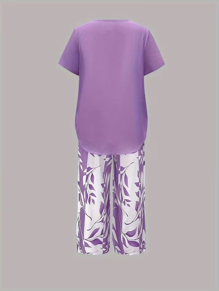 Versatile women's floral V-neck top & wide-leg pant two-piece set. Ideal for casual outings or vacation wear.