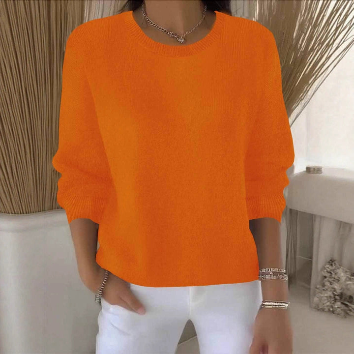 Loose fit women's sweater, soft & cozy. Ideal casual top for autumn and winter days.