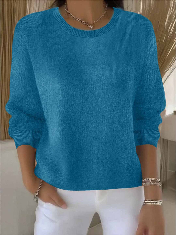 Women's layering sweater, flowy fit. Chic casual top for versatile autumn/winter outfits.