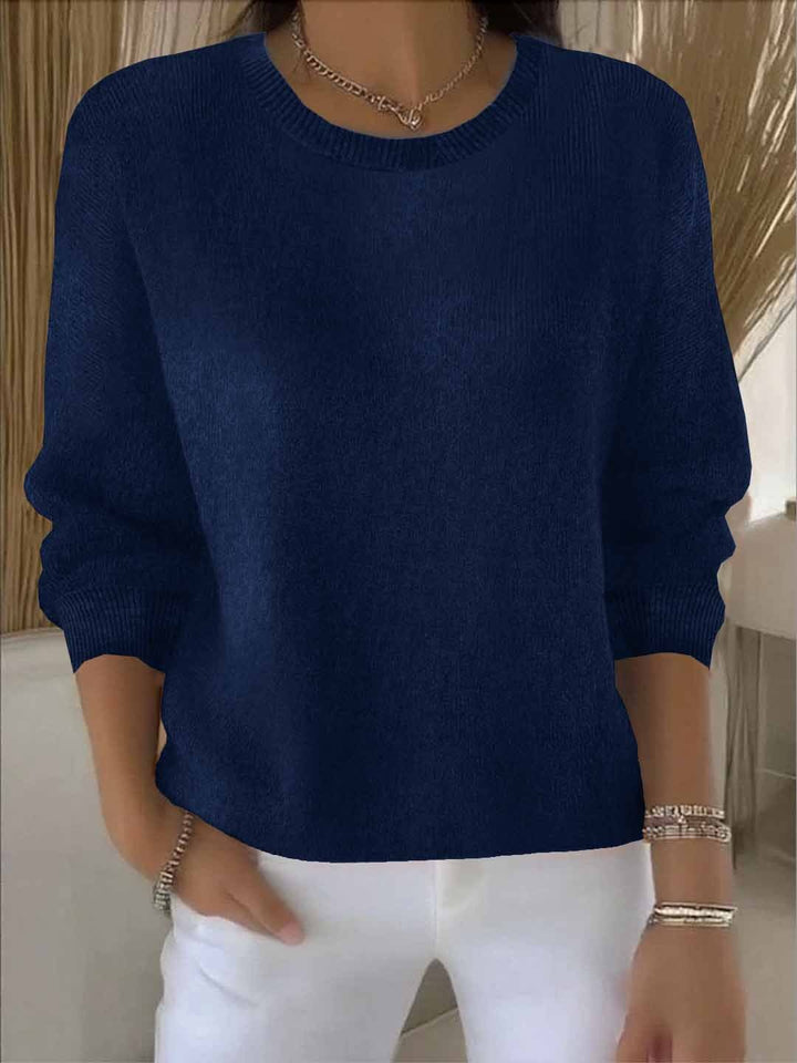 Versatile women's relaxed fit sweater, a cozy autumn top for chic & casual layering.