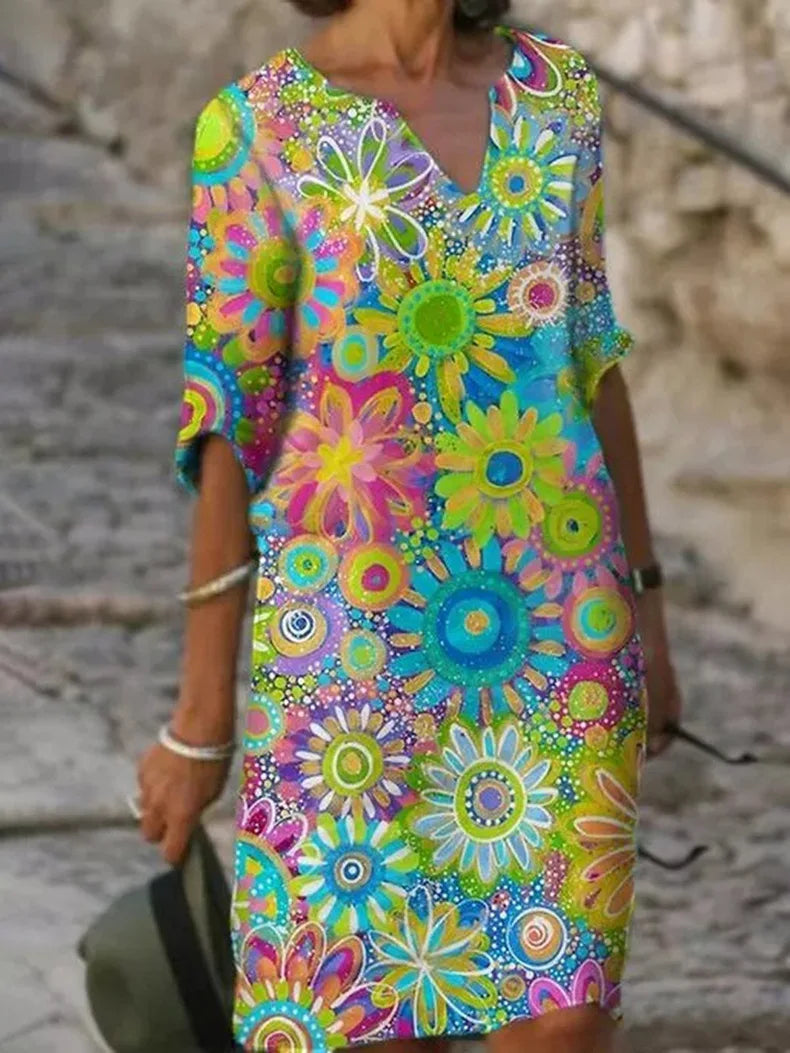 Sleeveless women's midi dress with vibrant floral print, a flowy design ideal for spring and summer.