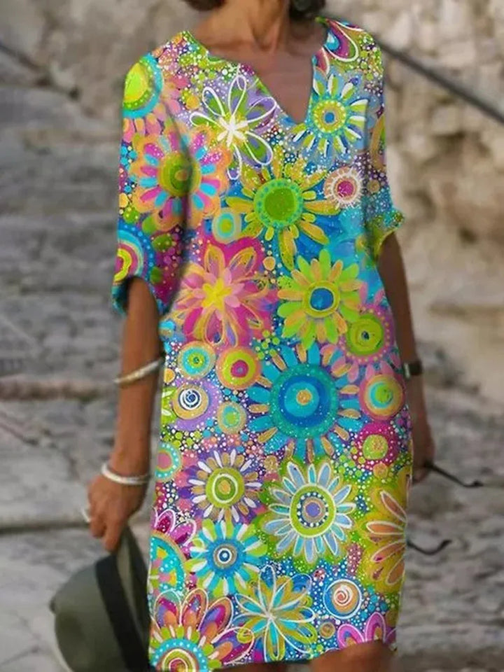 Sleeveless women's midi dress with vibrant floral print, a flowy design ideal for spring and summer.