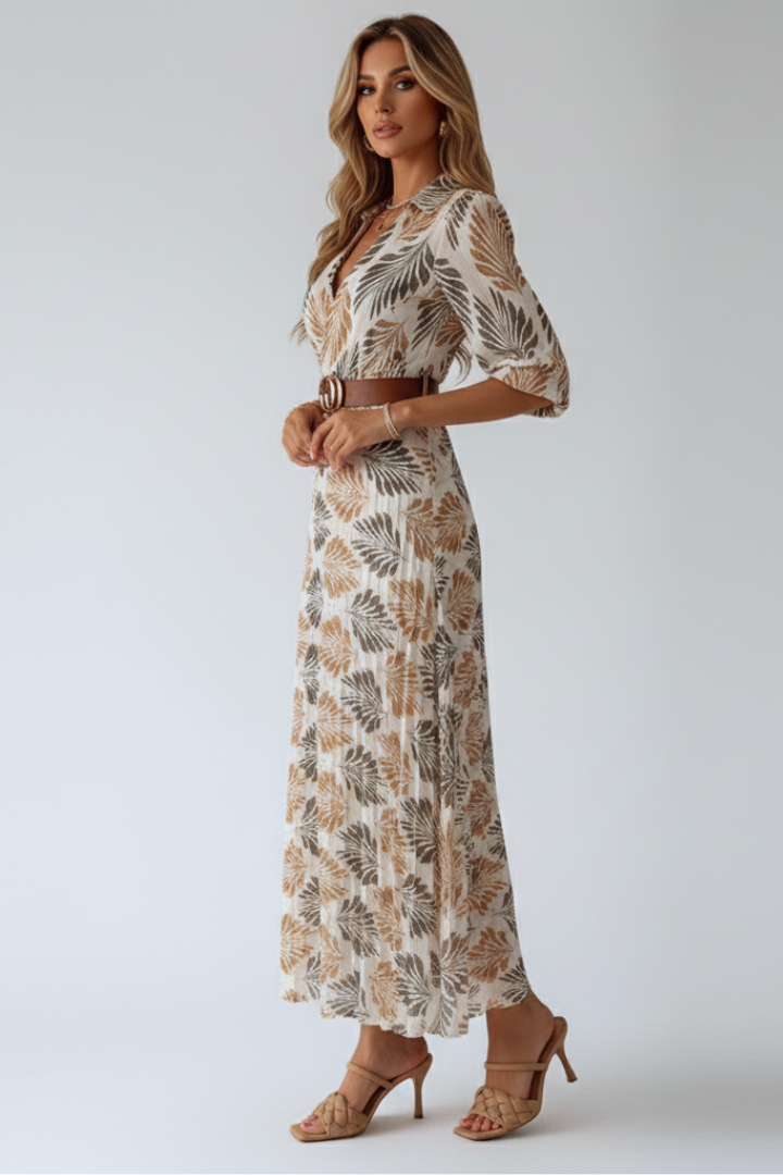 Casual women's printed maxi dress. Flowy & elegant for summer or spring fashion.