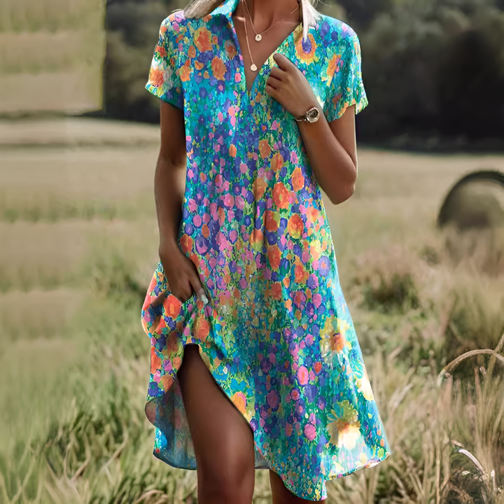 Casual women's flowy summer dress with a scoop neck, ideal for comfort and style.
