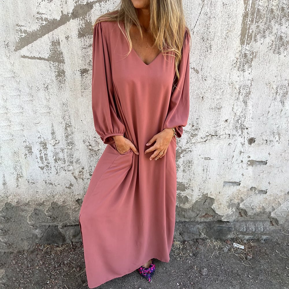 Comfortable women's casual maxi dress showcasing functional pockets and chic flowy fabric.