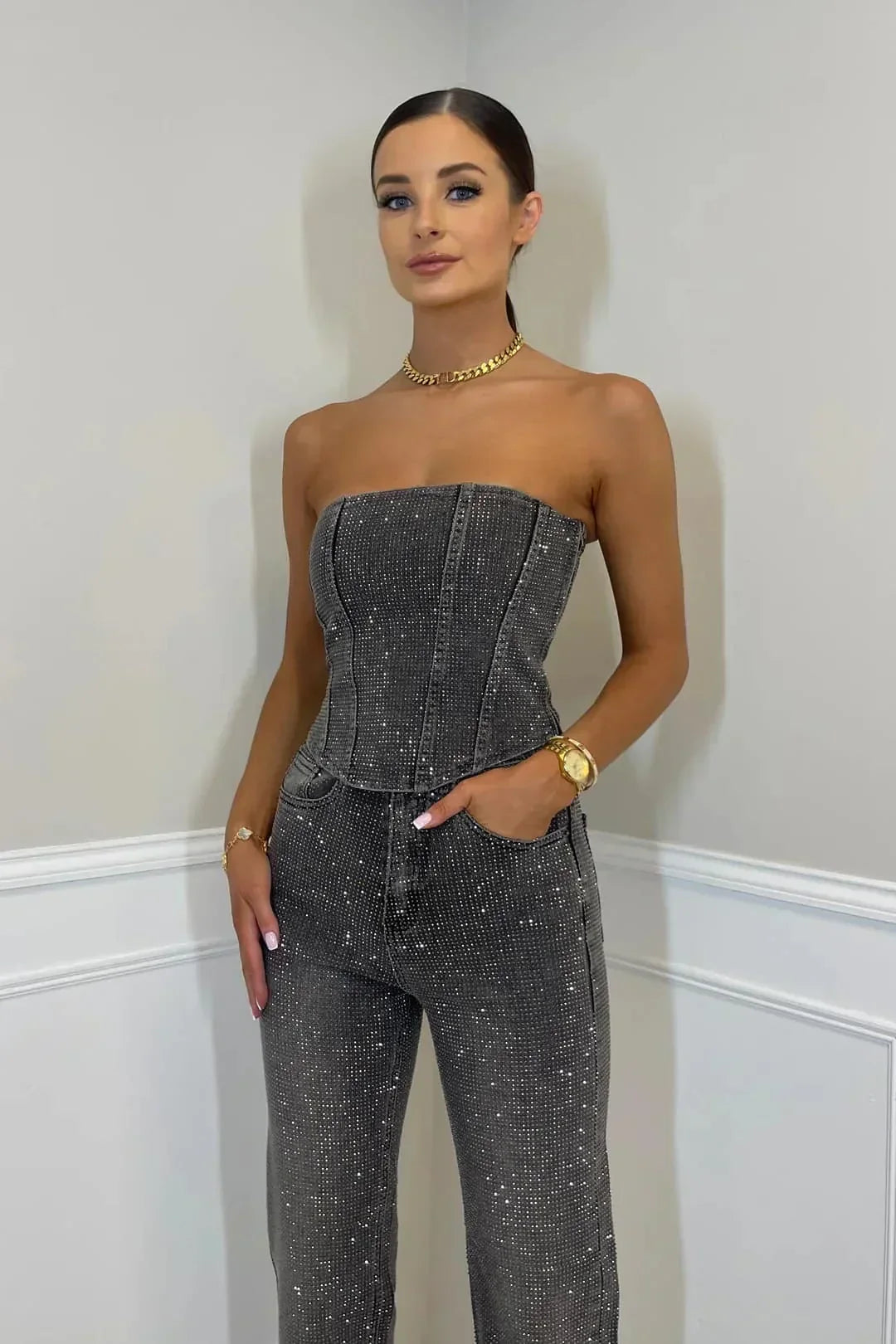 Women's sparkling evening wear: a shimmering glitter shirt & comfortable high-waist blue jeans set.