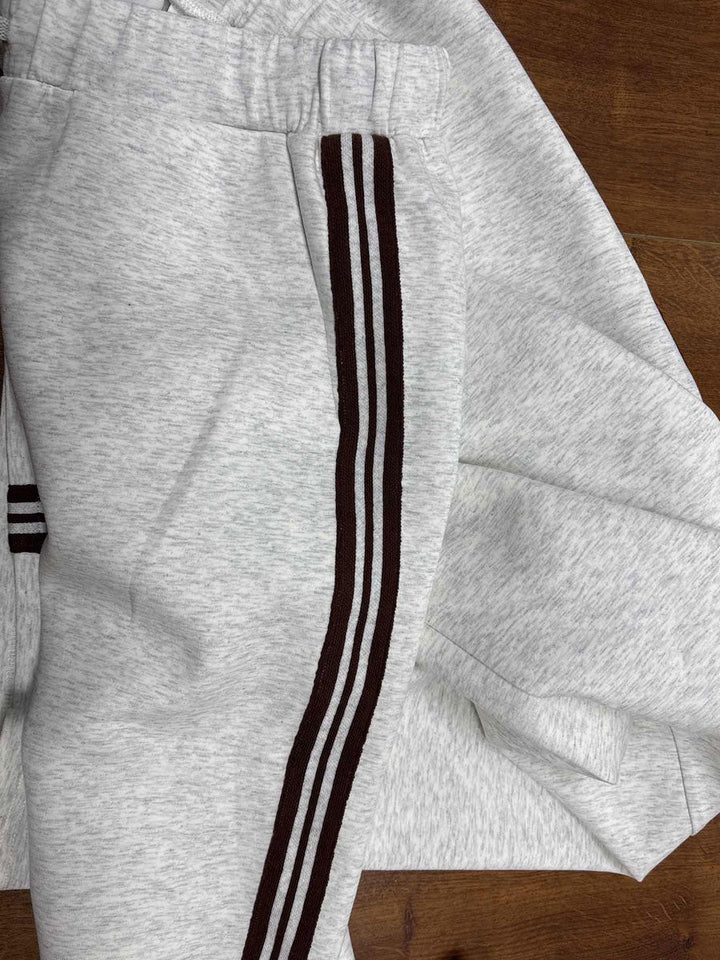 Chic women's loungewear: half-zip sweatshirt & wide-leg trouser set, designed for relaxing or casual outings.