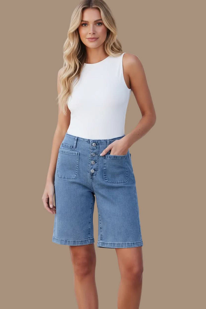 Comfortable high waist Bermuda shorts for women, combining style with a relaxed summer fit.