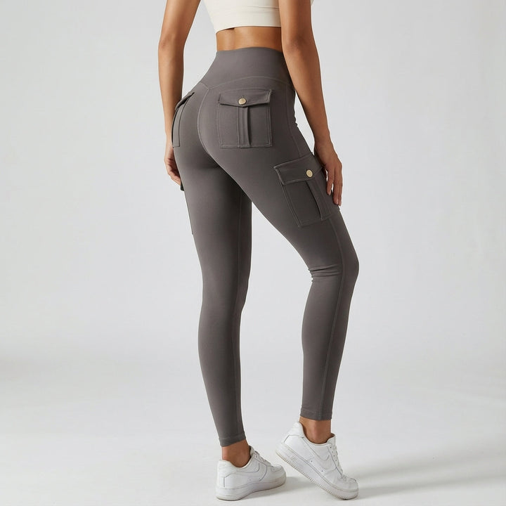 Sporty women's high-waist cargo leggings, stretch fabric, practical pockets for yoga, gym, or athleisure.