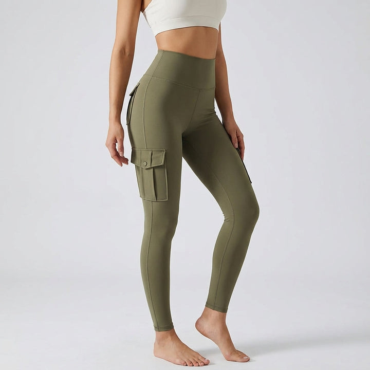 Versatile women's cargo leggings, high-waist design & pockets for activewear, athleisure, & casual style.