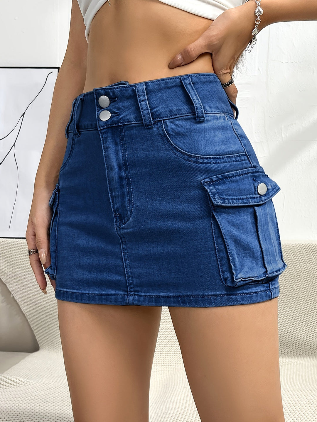 Chic high waist mini cargo skirt for women, a trendy street style fashion staple.