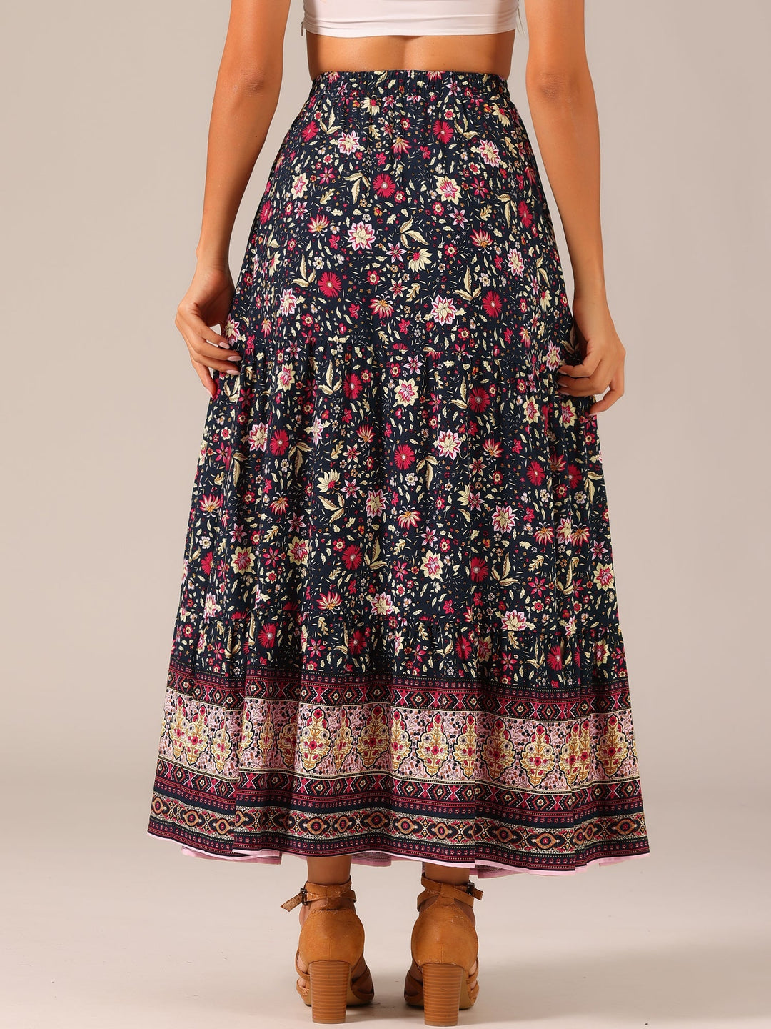 Fashionable flowing printed maxi skirt for women, high-waist, ideal for warm weather.