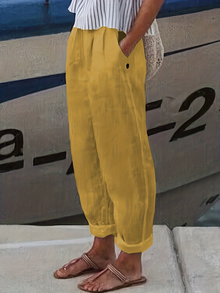 Versatile women's high-waisted pants, relaxed for comfort, with a trendy roll hem detail.