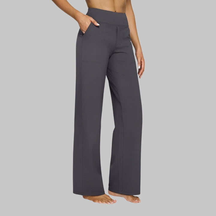 Model wearing women's high-waisted wide-leg pants with side pockets, showcasing a relaxed fit.