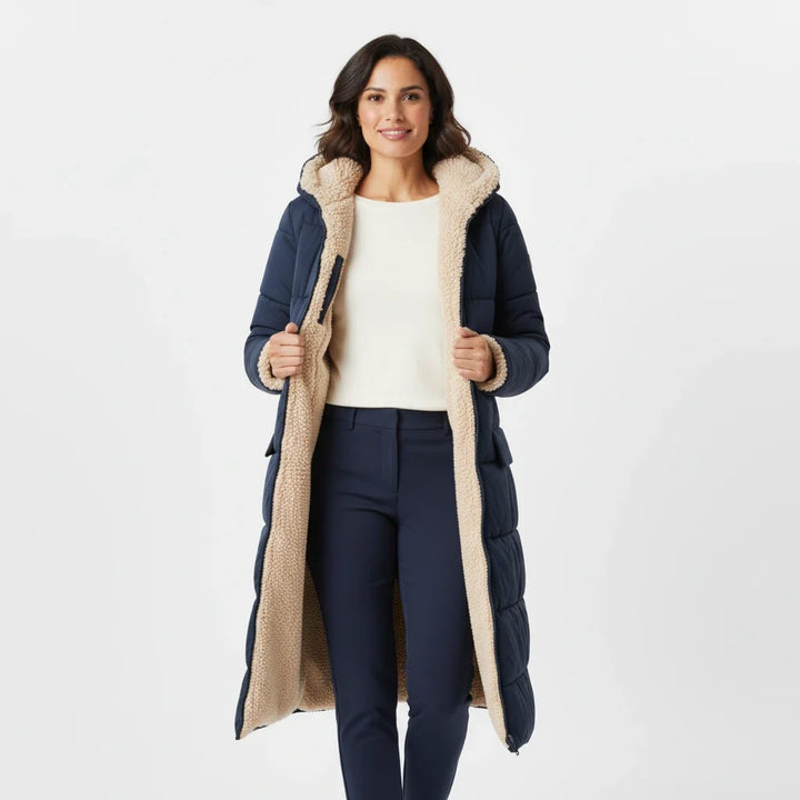 Oversized women's insulated puffer jacket, cozy and warm for cold winter days.