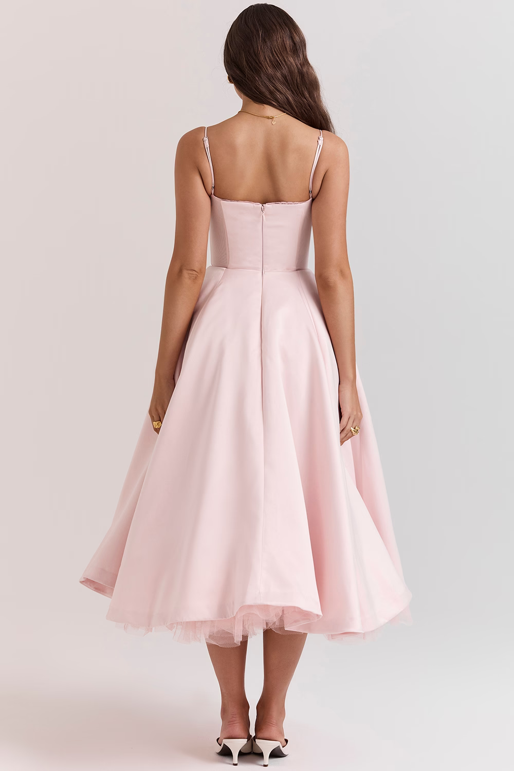 Sleeveless women's midi dress with sweetheart neckline, lace-trim corset bodice, and pockets. Ideal for elegant occasions.