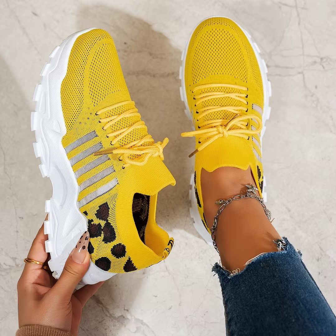 Casual women's lace-up orthopedic shoes, perfect for walking and providing excellent foot support.