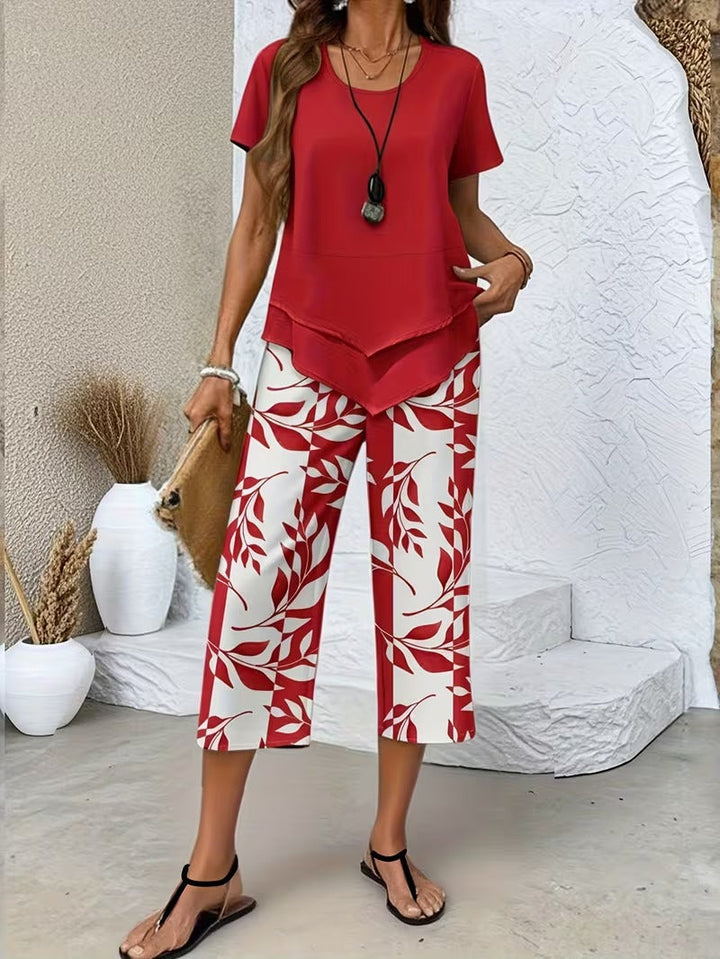Relaxed fit women's two-piece pants set. Elegant leaf print, perfect for summer casual wear with short sleeves.