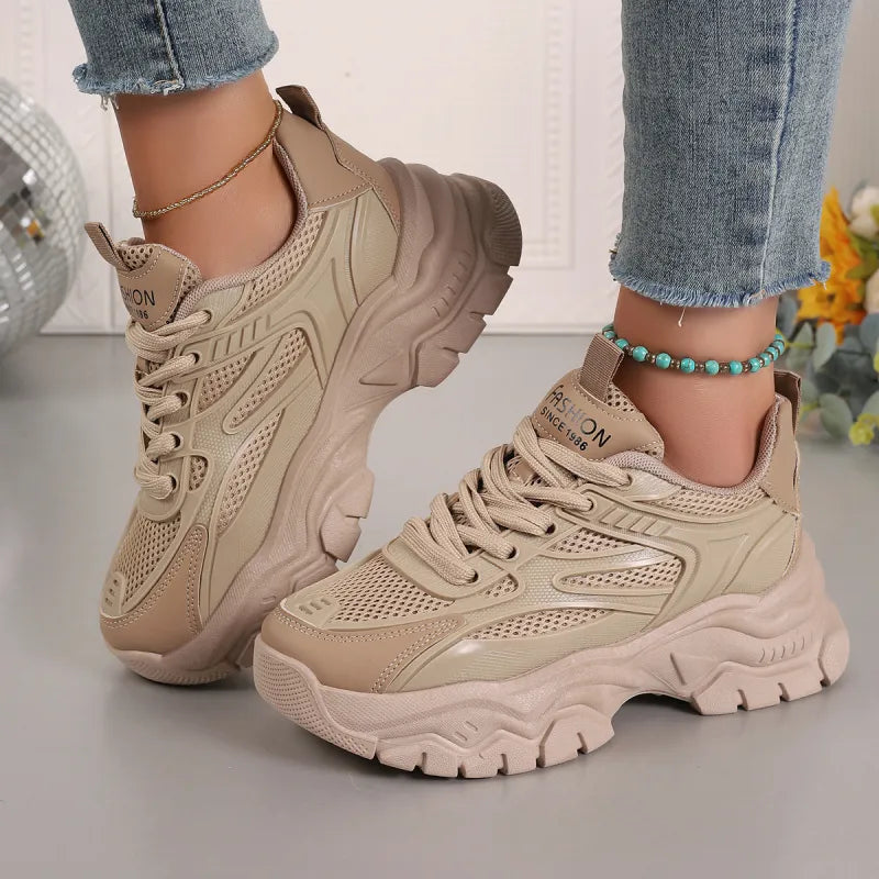 Trendy women's platform sneakers, breathable & lightweight. Ideal for casual fashion & walking.