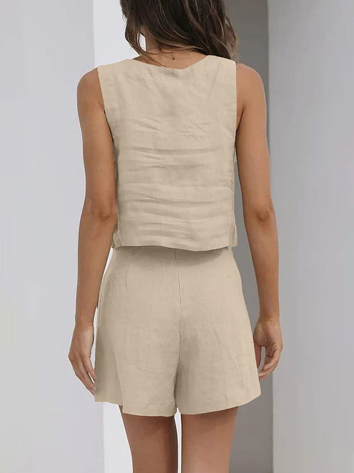 Relaxed fit women's sleeveless crop top & shorts outfit set. Lightweight, perfect two-piece for summer beachwear.