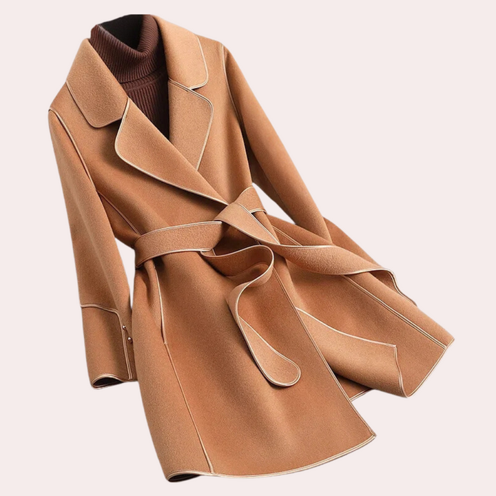 Comfortable women's lightweight trenchcoat, roomy and breathable. Ideal casual to evening wear.