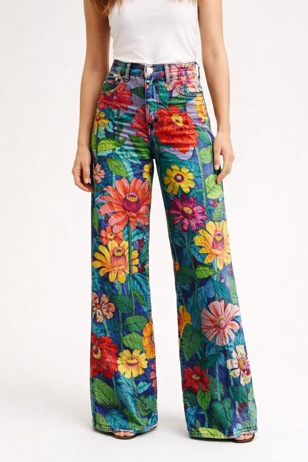 Women's long fit baggy jeans, comfortable and trendy for casual summer style.