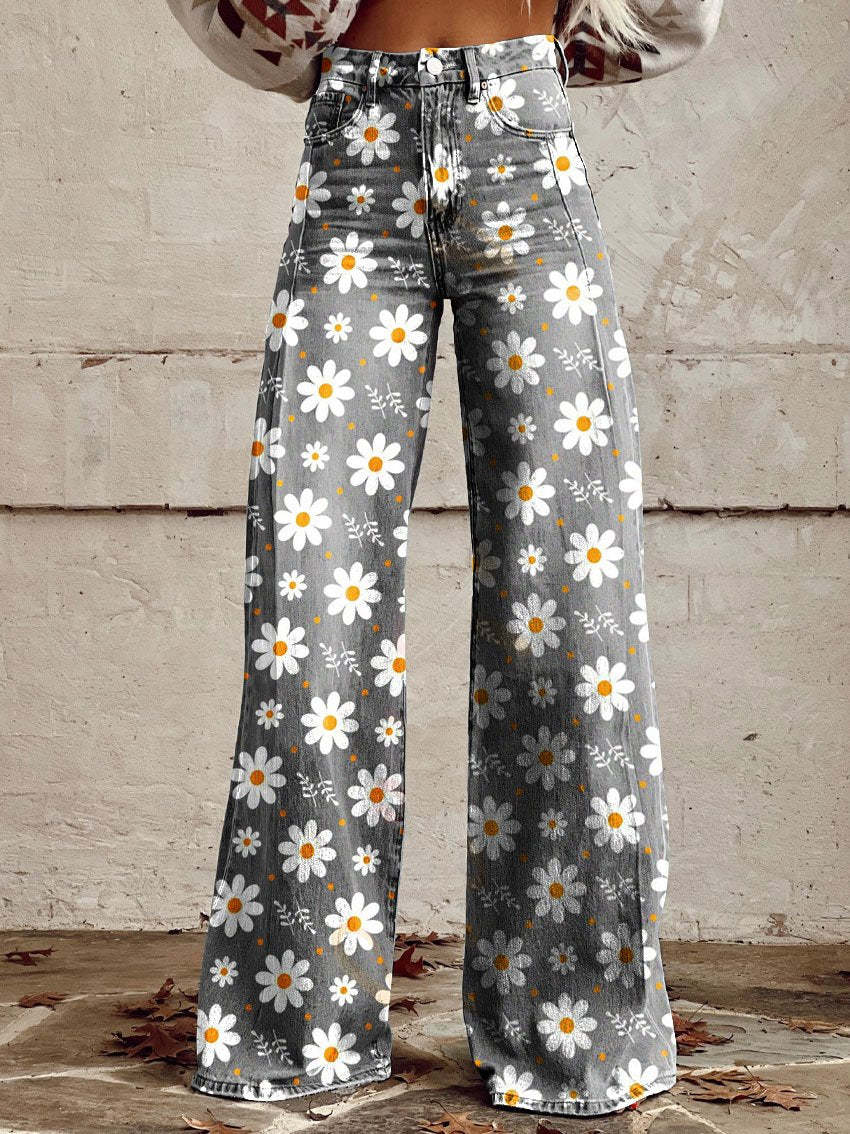 Chic patterned women's baggy jeans, a comfortable long fit and trendy style.