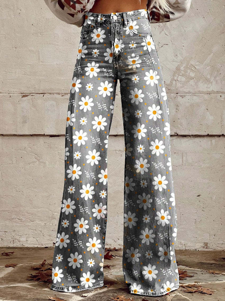 Chic patterned women's baggy jeans, a comfortable long fit and trendy style.
