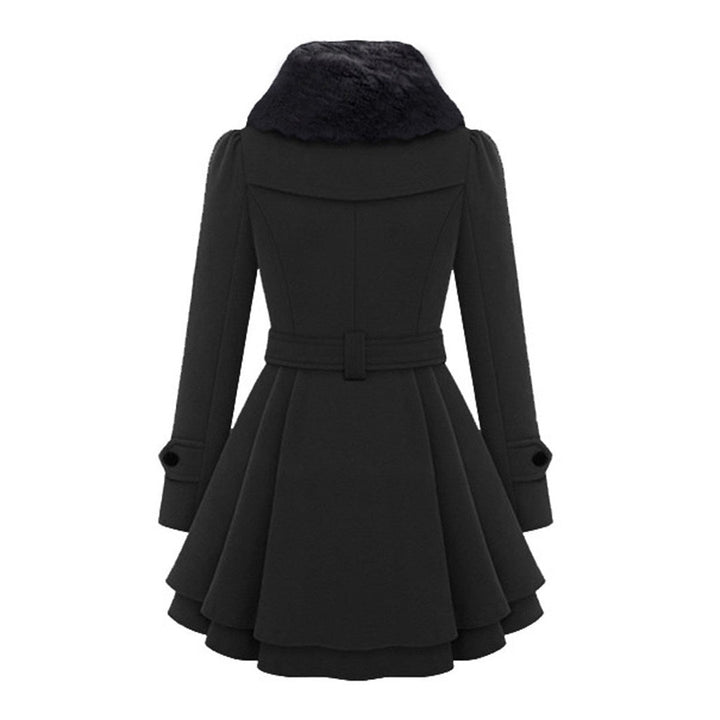 Versatile women's long tailored coat with an elegant collar. A classic piece for chic winter fashion.