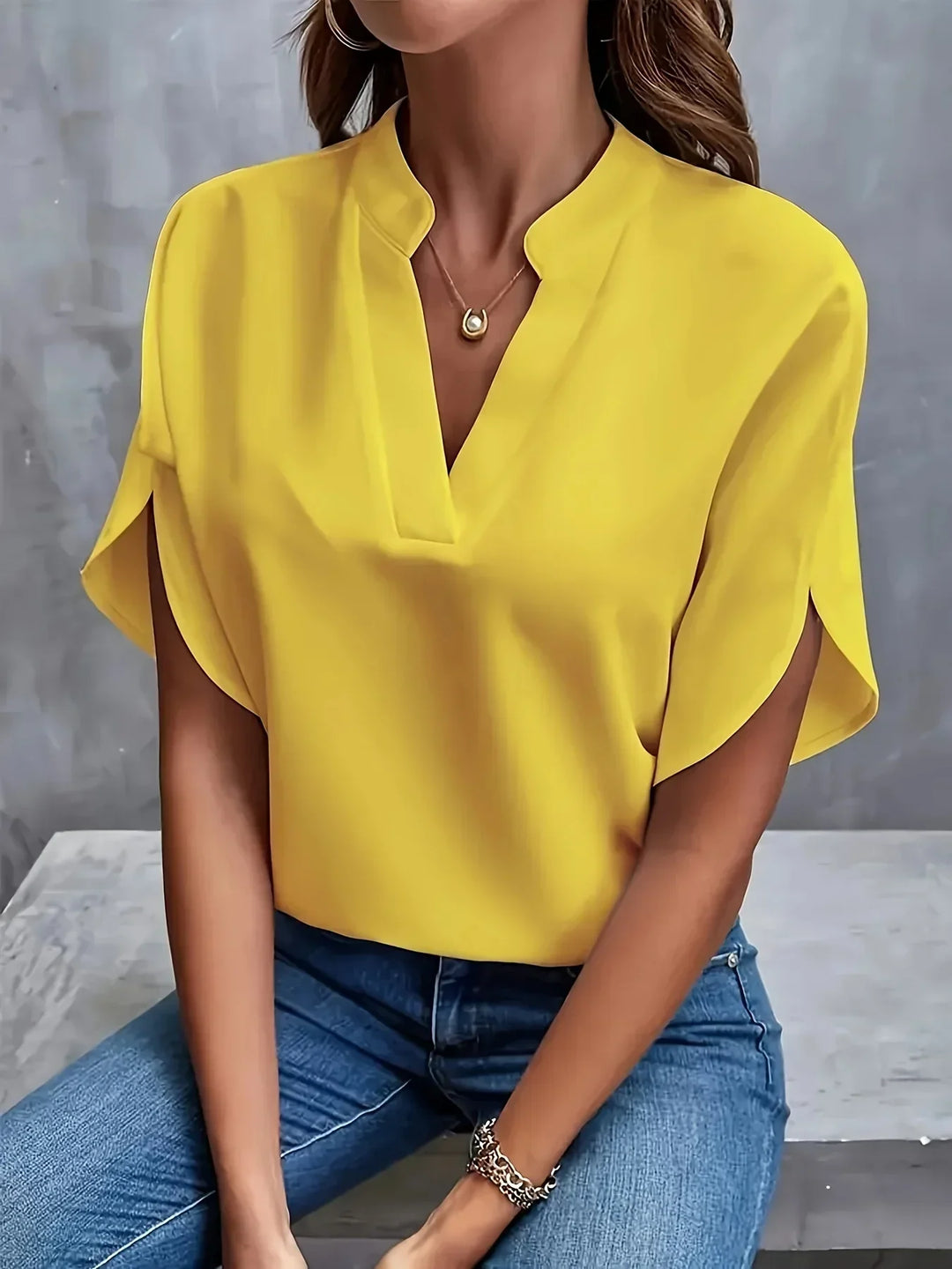 Comfortable V-neck tunic top for women, short sleeve, loose fit, ideal for spring and summer casual wear.