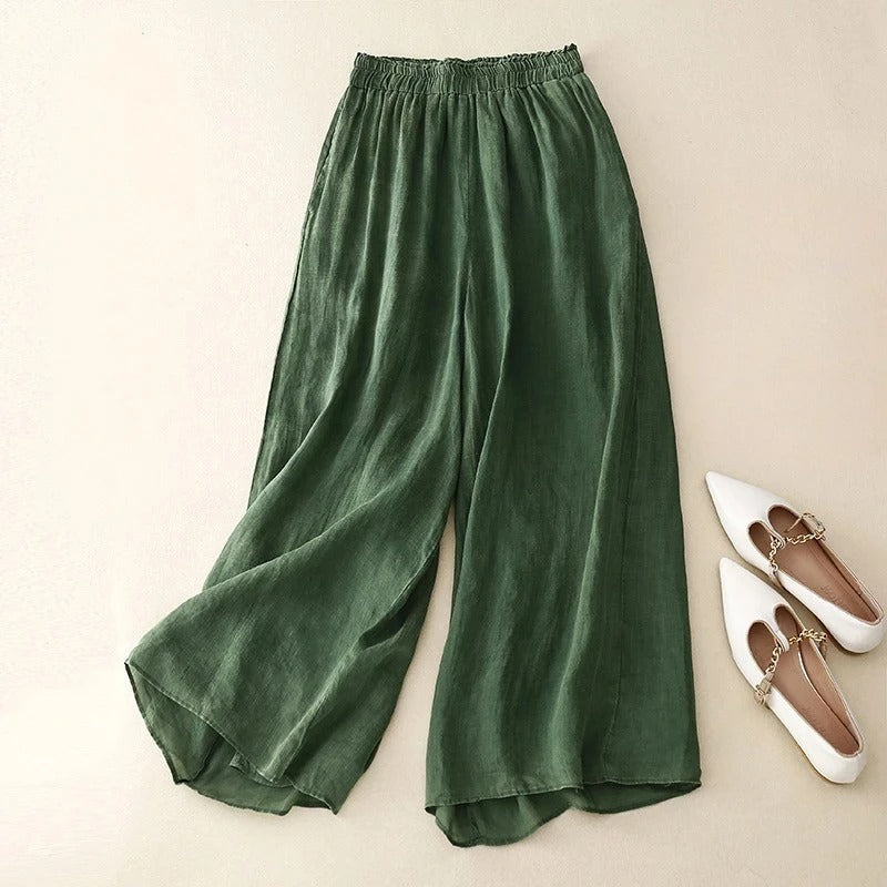 Comfortable women's loose fit trousers for relaxed spring & summer wear. Versatile casual yet elegant fashion pants.